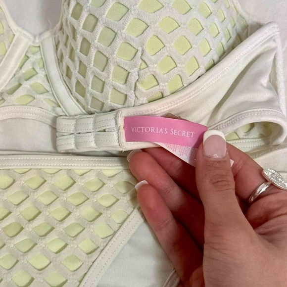 Victoria's Secret Bikini - Picture 2 of 8